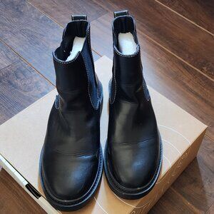UO Quinn Chelsea Boot